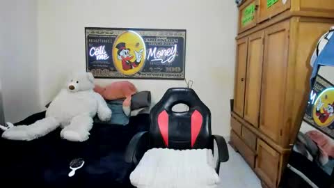 erick_de_rossee online show from April 15, 6:59 pm