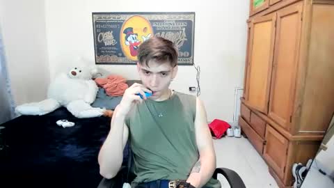 erick_de_rossee online show from May 9, 7:52 pm