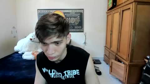 Snapshot of erick_de_rossee chatting on June 23, 7:01 pm erick_de_rossee online show from June 23, 7:01 pm