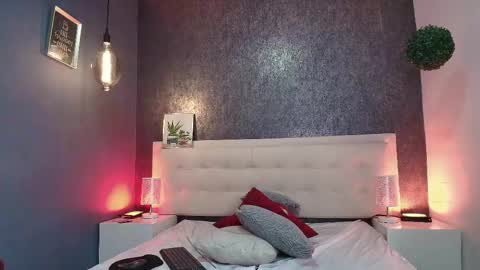   online show from March 12, 9:44 am