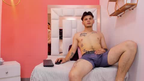 Erick y Natasha online show from February 18, 11:06 am