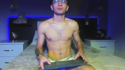 Snapshot of eriikjoness chatting on September 16, 1:12 pm Eriik Joness online show from September 16, 1:12 pm