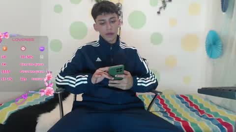 Snapshot of erik_lion chatting on December 11, 1:37 am Jhon online show from December 11, 1:37 am