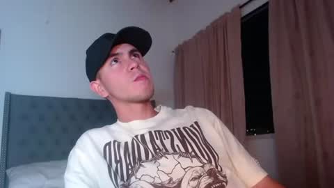 Snapshot of erik_rodriguez chatting on June 27, 12:59 am Erik rodriguez online show from June 27, 12:59 am
