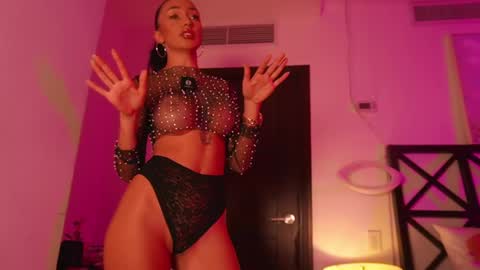 Venus Skye online show from February 13, 7:10 pm