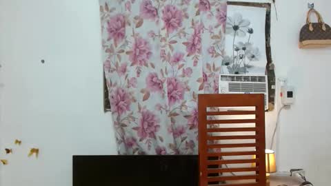 Snapshot of erikapearl_69 chatting on September 22, 5:15 pm erika mae online show from September 22, 5:15 pm