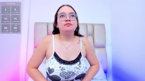 Snapshot of erikastar_ chatting on May 7, 11:59 am Erika online show from May 7, 11:59 am