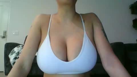 erin2025 online show from December 1, 1:32 am