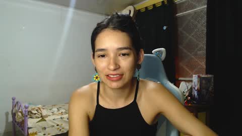 Snapshot of erina_1 chatting on December 11, 1:05 am erina_1 online show from December 11, 1:05 am