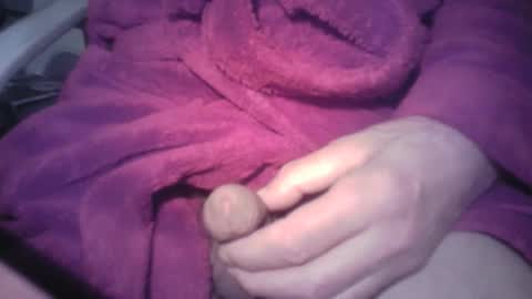 Snapshot of ernie200 chatting on December 27, 10:23 am Ernie online show from December 27, 10:23 am