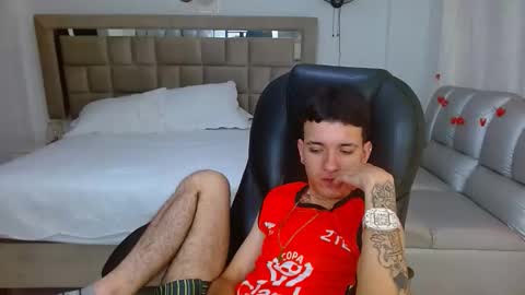 Snapshot of eroboyxox chatting on February 21, 8:54 pm eroboyxox online show from February 21, 8:54 pm