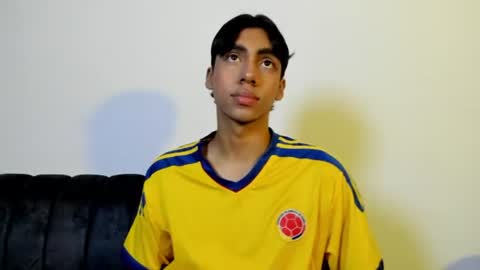 Snapshot of eros_lux1 chatting on June 23, 9:13 pm Eros Lux1 online show from June 23, 9:13 pm