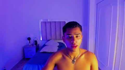 Snapshot of eros_wild chatting on March 8, 8:22 am eros_wild online show from March 8, 8:22 am