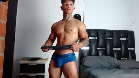 Snapshot of erosscott chatting on April 30, 11:31 pm Eros online show from April 30, 11:31 pm