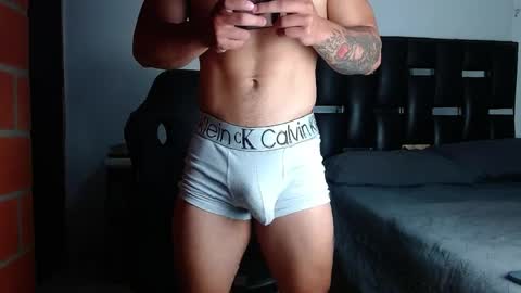 Snapshot of erosscott chatting on May 4, 4:25 pm Eros online show from May 4, 4:25 pm