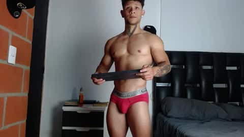 Snapshot of erosscott chatting on May 6, 6:46 pm Eros online show from May 6, 6:46 pm