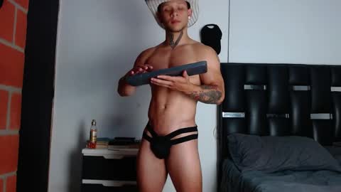 Snapshot of erosscott chatting on May 11, 11:02 pm Eros online show from May 11, 11:02 pm