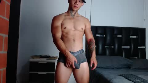 Snapshot of erosscott chatting on May 15, 1:01 am Eros online show from May 15, 1:01 am