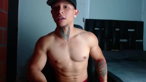 Snapshot of erosscott chatting on May 15, 5:42 pm Eros online show from May 15, 5:42 pm