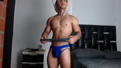 Snapshot of erosscott chatting on June 8, 5:24 pm Eros online show from June 8, 5:24 pm