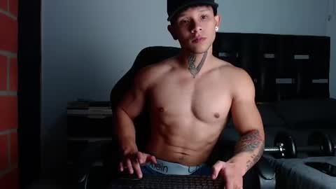 Snapshot of erosscott chatting on June 10, 2:23 am Eros online show from June 10, 2:23 am