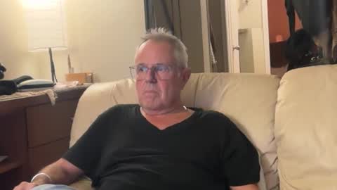 Snapshot of erostalk chatting on October 28, 12:25 am eros online show from October 28, 12:25 am