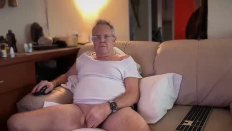 Snapshot of erostalk chatting on January 18, 9:29 pm eros online show from January 18, 9:29 pm