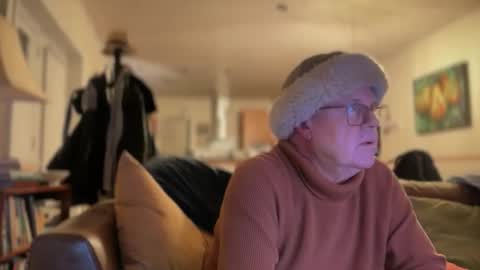 Snapshot of erostalk chatting on February 4, 12:05 am eros online show from February 4, 12:05 am