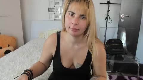 eroticsensualkitty4u online show from December 12, 12:22 pm