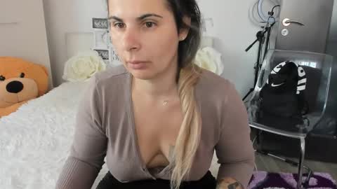 eroticsensualkitty4u online show from October 21, 10:05 am