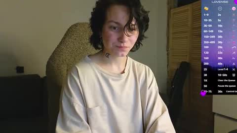 esajukyy online show from March 22, 1:25 pm