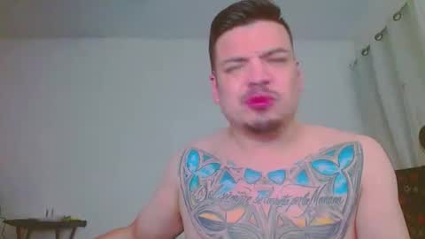 Snapshot of escodamus12 chatting on February 8, 1:33 pm escodamus12 online show from February 8, 1:33 pm