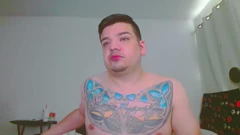 Snapshot of escodamus12 chatting on February 15, 6:44 pm escodamus12 online show from February 15, 6:44 pm