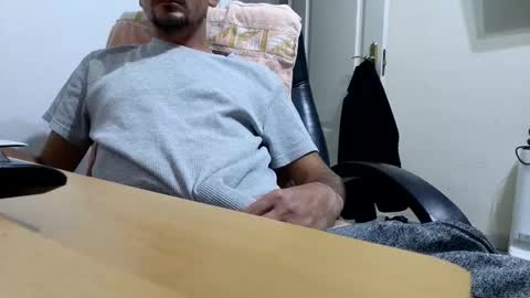 Snapshot of escudo90 chatting on October 12, 10:42 pm escudo90 online show from October 12, 10:42 pm