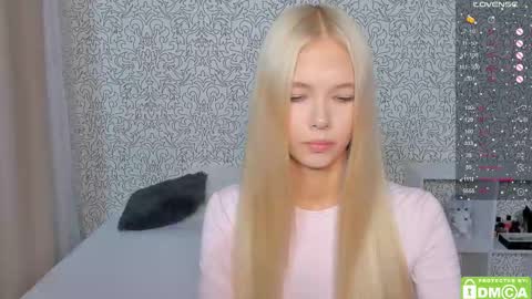 Snapshot of eshcka chatting on October 17, 4:48 am Megan and Brad online show from October 17, 4:48 am