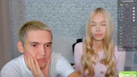 Snapshot of eshcka chatting on October 25, 2:24 pm Megan and Brad online show from October 25, 2:24 pm