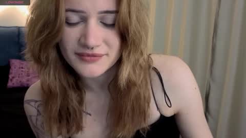 Snapshot of eshleeeygreen chatting on February 1, 6:06 pm EshleGreen online show from February 1, 6:06 pm