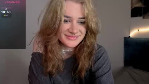 Snapshot of eshleeeygreen chatting on February 12, 5:19 pm EshleGreen online show from February 12, 5:19 pm