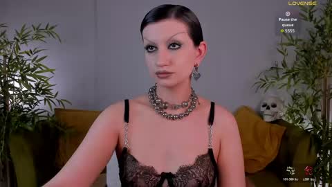 Snapshot of esme_fox chatting on April 20, 1:14 pm esme_fox online show from April 20, 1:14 pm