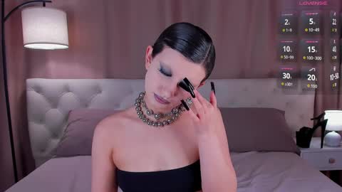 Snapshot of esme_fox chatting on May 27, 6:27 pm esme_fox online show from May 27, 6:27 pm