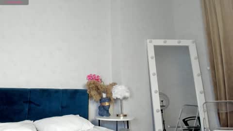 Snapshot of esme_runn chatting on November 9, 3:27 am Esme Runn online show from November 9, 3:27 am