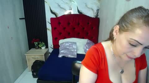 Snapshot of esmeralda_black chatting on May 5, 3:25 am esmeralda black online show from May 5, 3:25 am