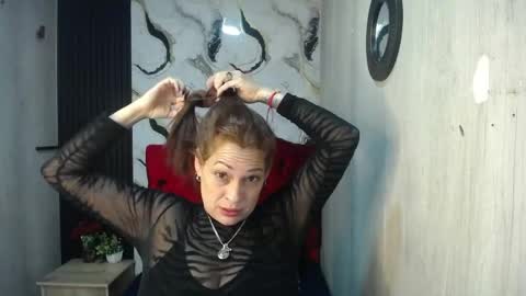 Snapshot of esmeralda_black chatting on May 6, 3:13 am esmeralda black online show from May 6, 3:13 am