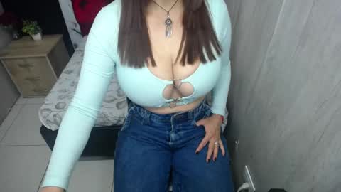 Snapshot of esmeralda_black chatting on May 19, 3:24 am esmeralda black online show from May 19, 3:24 am