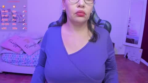 esme online show from April 14, 8:48 pm