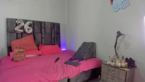 Perla online show from March 26, 8:14 pm