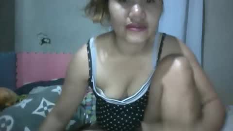 Snapshot of especialgirl_28 chatting on February 6, 5:05 pm especialgirl_28 online show from February 6, 5:05 pm