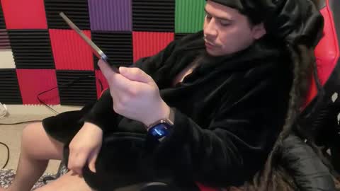 Snapshot of essaywoke chatting on January 15, 12:59 am EssayWoke online show from January 15, 12:59 am
