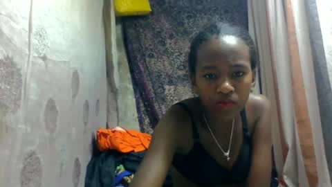 Snapshot of estancelee chatting on June 13, 11:57 pm estancelee online show from June 13, 11:57 pm
