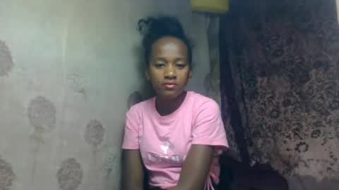 Snapshot of estancelee chatting on June 20, 10:40 am estancelee online show from June 20, 10:40 am